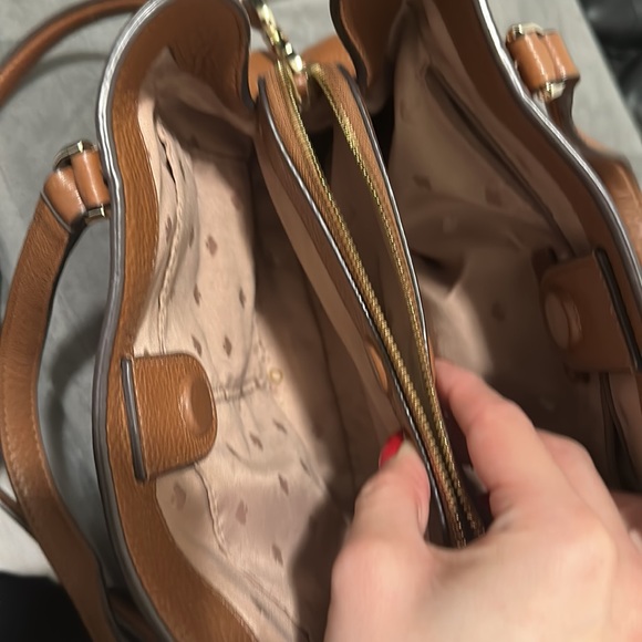 Preloved authentic Kate spade purse. Comes with Kate spade strap. 8/10 condition - Picture 5 of 6